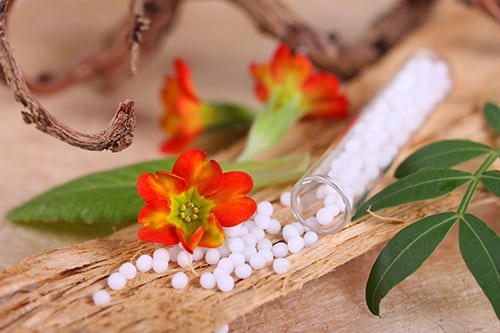 Homeopatía potenciada con la luz sutil del fosfeno: la energía de la luz transformada en energía cerebral Homeopatía y fosfeno